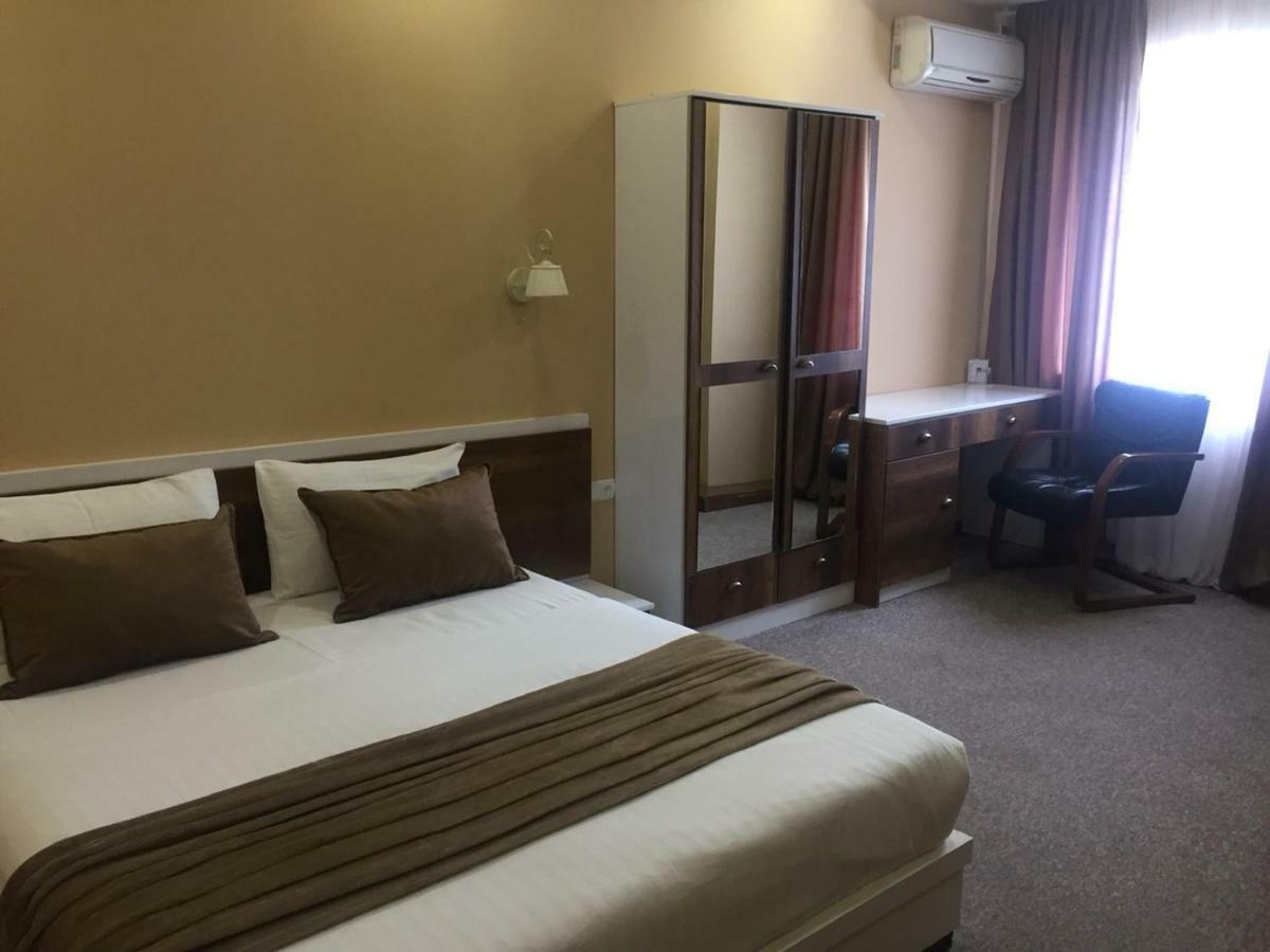 Hotel Diplomat Tbilisi Zewnętrze zdjęcie