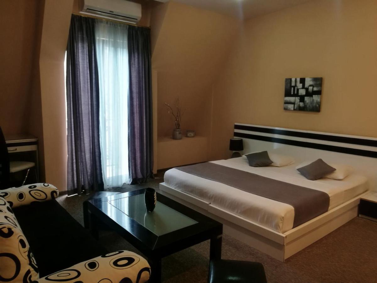 Hotel Diplomat Tbilisi Zewnętrze zdjęcie