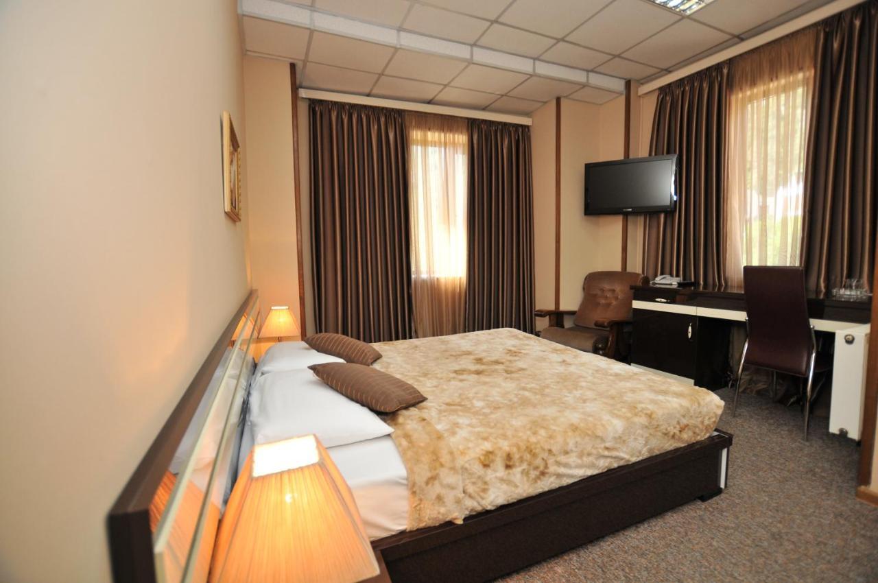 Hotel Diplomat Tbilisi Zewnętrze zdjęcie